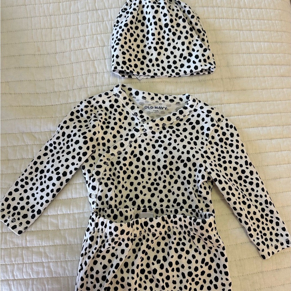 Old Navy Black and White Kids Pajamas